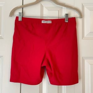 UNDER ARMOUR RED BIKE SHORTS SIZE LARGE